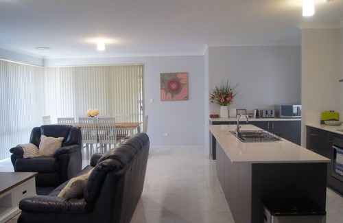 Baldivis House | Spacious 4 Bedroom Baldivis Home – Sleeps 8 Comfortably