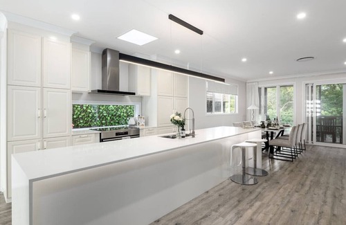 Bardon House | Spacious 4-Bedroom Bardon Retreat Across 2 Levels