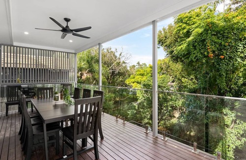 Bardon House | Spacious 4-Bedroom Bardon Retreat Across 2 Levels