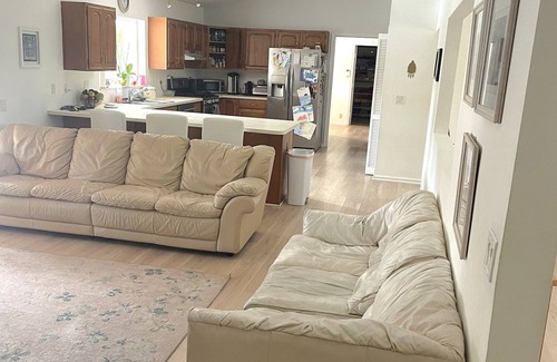 Lake Worth House | Spacious 4-bedroom country house in charming Wellington with WiFi, AC