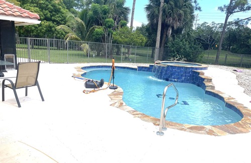 Lake Worth House | Spacious 4-bedroom country house in charming Wellington with WiFi, AC