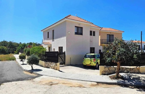 Moutallos Villa | Spacious 4 Bedroom detached villa with large pool/jacuzzi, outside Bar in Paphos