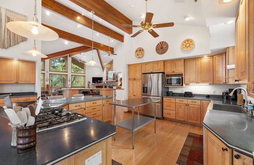 Durango House | Spacious 4 Bedroom · Epic Deck + Views