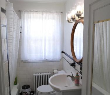 Catonsville House | Spacious 4-Bedroom Family Home Sleeps 10 Peaceful Baltimore Suburb