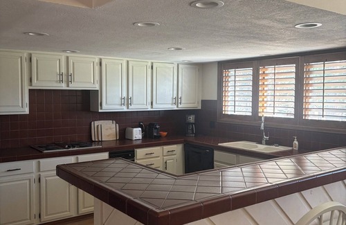 Hiwan Estates And Fairway House | Spacious 4 bedroom family mountain home.