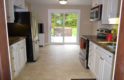 Red Bay House | Spacious 4-Bedroom Family Friendly Cottage