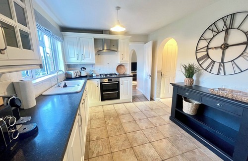 Hereford House | Spacious 4-Bedroom Family Home - sleeps 7