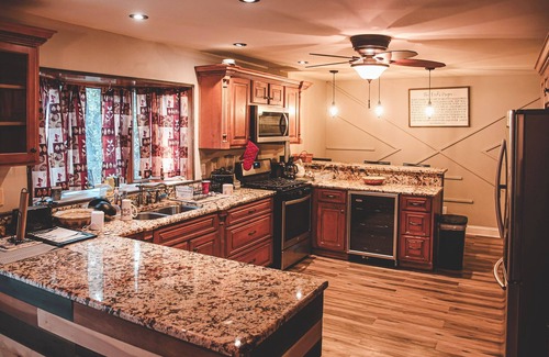 Portage House | Spacious 4-bedroom Getaway in Portage, Perfect for family get togethers