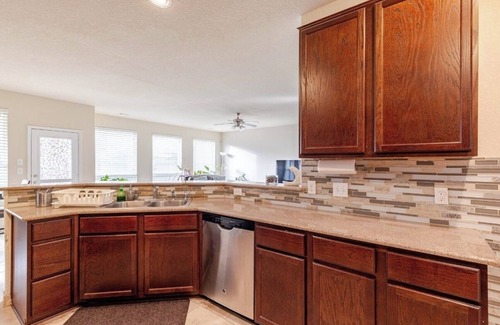 Barker House | Spacious 4-Bedroom Getaway for Families & Groups