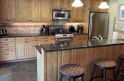 Eagle-Vail House | Spacious 4 bedroom Golf Course Home w/Hot Tub by Gorecreek Rentals