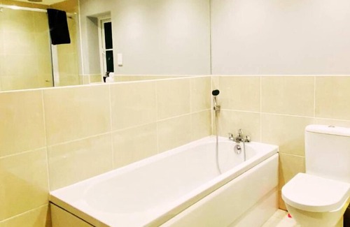 Sheerness House | Spacious 4 Bedroom Home With Free Wi-Fi, And Free Parking on The Isle Of Sheppey