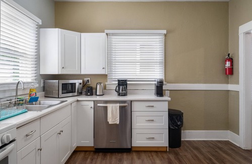 Willmore House | Spacious 4 Bedroom Home in Downtown Long Beach