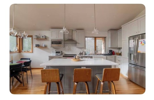Parksville House | Spacious 4-bedroom house in fabulous Parksville perfect for Spring escape
