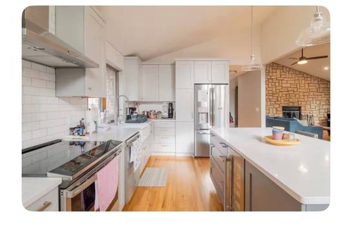 Parksville House | Spacious 4-bedroom house in fabulous Parksville perfect for Spring escape