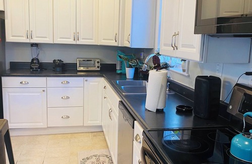 Petersburg House | Spacious 4-bedroom house in fabulous Petersburg with AC, WiFi