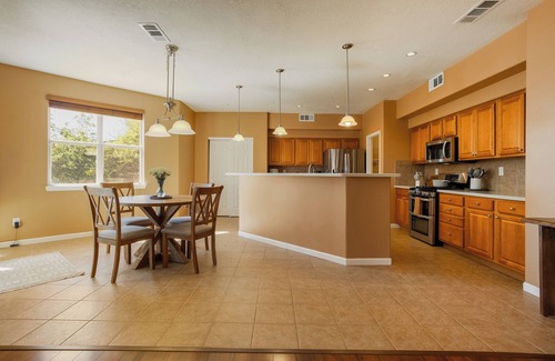 Ranchito House | Spacious 4-bedroom house in phenomenal Rio Rancho with WiFi, AC