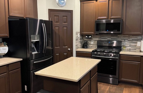 Springbrook House | Spacious 4-bedroom house in charming Pflugerville/Round Rock with WiFi, AC