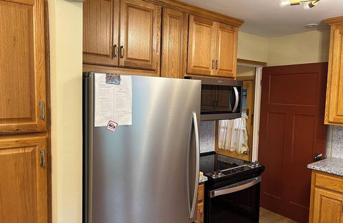 Payne - Phalen House | Spacious 4-bedroom house near Lake Phalen with AC, WiFi
