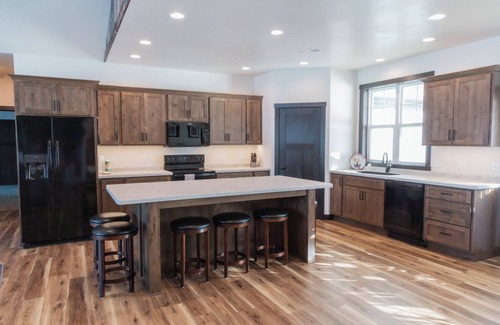 Two Rivers House | Spacious 4-bedroom house with WiFi, in Two Rivers WI, 30 miles from the draft