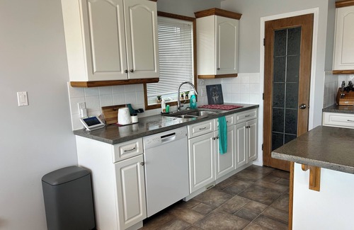 Cardston House | Spacious 4-bedroom house in charming Cardston with AC, WiFi