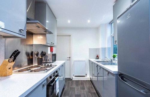 Bramcote House | Spacious 4-Bedroom House Near Beeston Town Centre