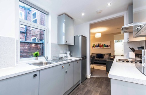 Bramcote House | Spacious 4-Bedroom House Near Beeston Town Centre