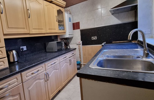 Rochdale House | Spacious 4 Bedroom House near Rochdale Swimming Pools