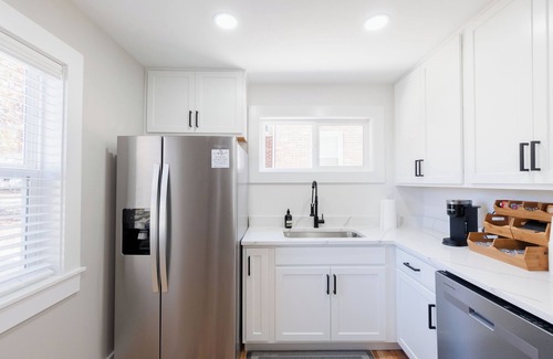 Old Brooklyn House | Spacious 4-bedroom house in awesome Cleveland with AC, WiFi
