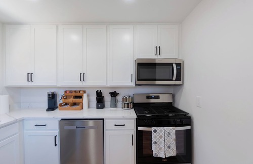Old Brooklyn House | Spacious 4-bedroom house in awesome Cleveland with AC, WiFi