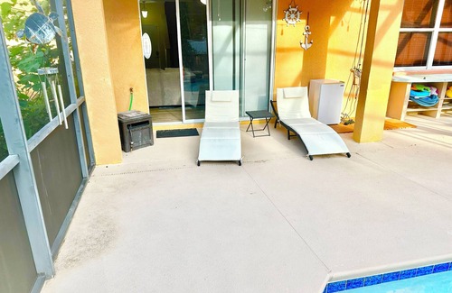 Loughman House | Spacious 4-bedroom house in awesome Davenport with AC, WiFi