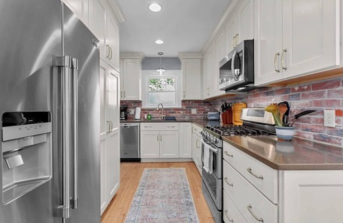 Ward Parkway House | Spacious 4 Bedroom Home Near Shops & Food | 52