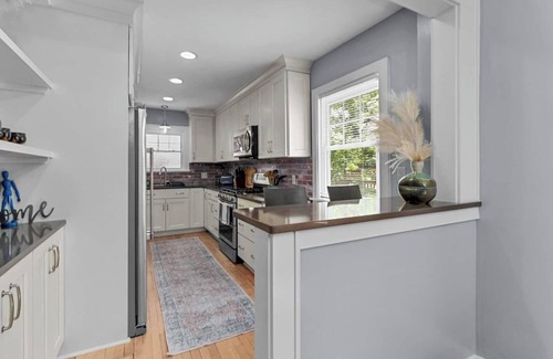Ward Parkway House | Spacious 4 Bedroom Home Near Shops & Food | 52