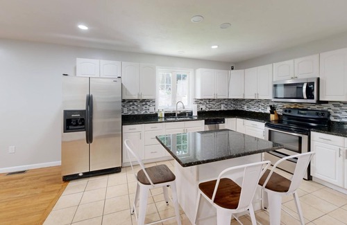 Worcester House | Spacious 4-bedroom house in charming Worcester with AC, WiFi