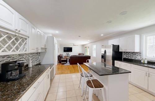 Worcester House | Spacious 4-bedroom house in charming Worcester with AC, WiFi