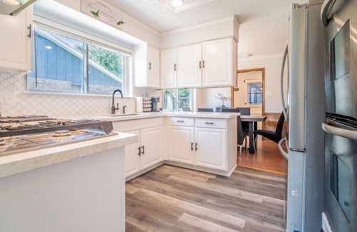 Meadows Place House | Spacious 4-Bedroom Home w/Game Room – 8 Min from Sugar Land Town Square!