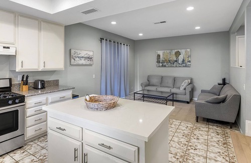 Northwood House | Spacious 4 Bedroom Home, close to Parks !