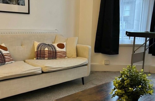 Woodside House | Spacious 4-Bedroom Home in the Heart of London