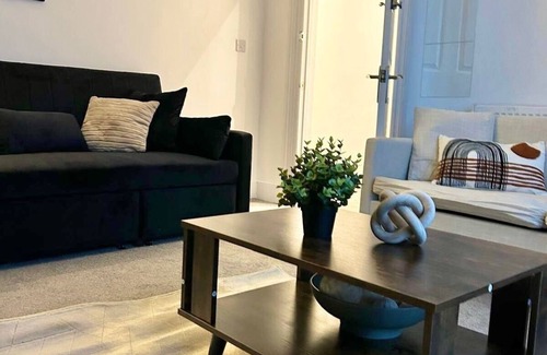 Woodside House | Spacious 4-Bedroom Home in the Heart of London