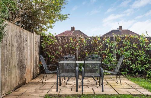 Kenton East House | Spacious 4 Bedroom Home, Prime Location, Parking