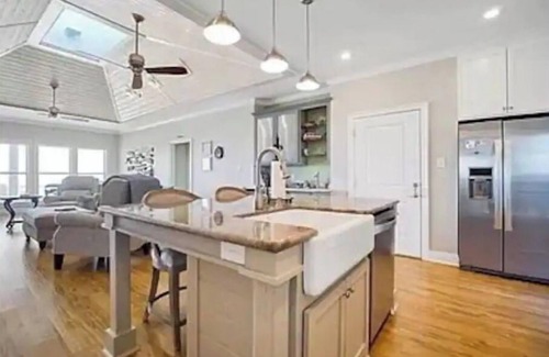 Cameron Parish House | Spacious 4-bedroom home on quiet Gulf Coast beach