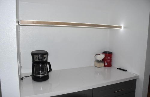 Glendale House | Spacious 4-bedroom house with WiFi, AC in superb Glendale