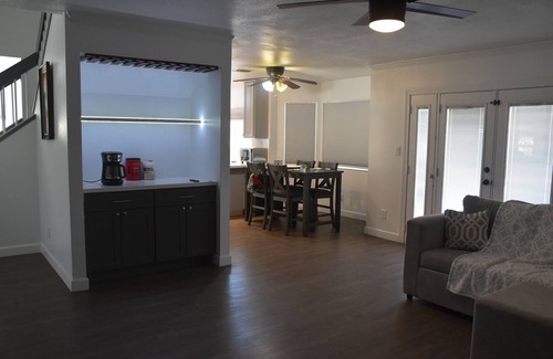 Glendale House | Spacious 4-bedroom house with WiFi, AC in superb Glendale