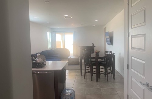 Glendale House | Spacious 4-bedroom house with WiFi and AC in fabulous Glendale
