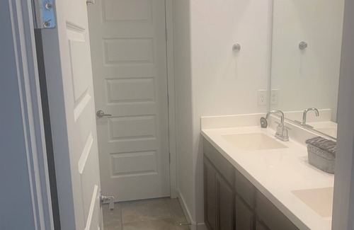 Glendale House | Spacious 4-bedroom house with WiFi and AC in fabulous Glendale