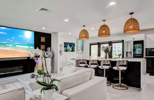 Guilford House | Spacious 4-bedroom house with AC, WiFi in welcoming Guilford