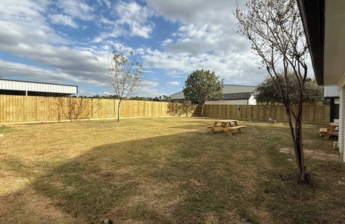 Magnolia House | Spacious 4-bedroom house with WiFi and AC in charming Magnolia!