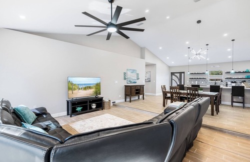 South Gate Ridge House | Spacious 4-bedroom house with POOL and WiFi in fabulous Sarasota