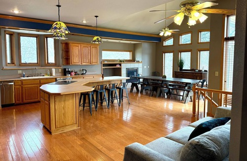 Umber View Heights House | Spacious 4-bedroom house in serene Stockton with lake views