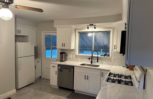 Rolling Road Farms House | Spacious 4-bedroom house in cool Woodlawn with AC, WiFi Baltimore DC area
