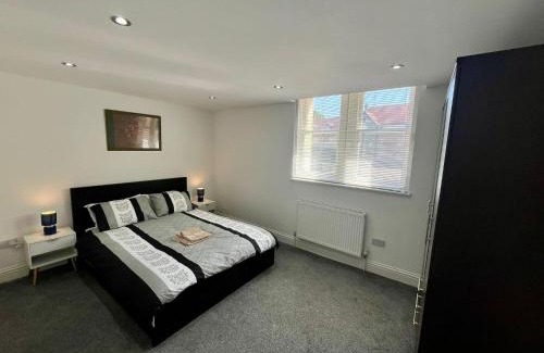 Faversham House | Spacious 4-Bedroom House - Garden & Free Parking